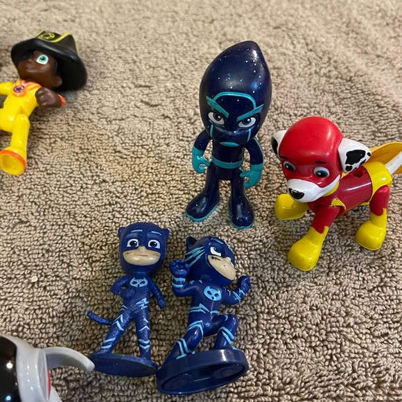 PJ Masks Characters and 1 Paw Patrol Super Pup Action Figures - Picture 14 of 15
